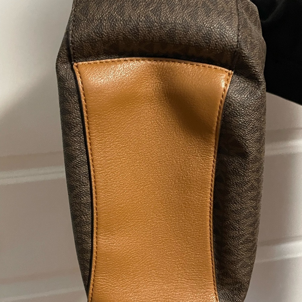 Michael Kors Purse - Picture 6 of 8
